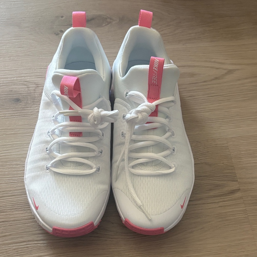Nike Free Women's White and Pink Athletic Sneakers